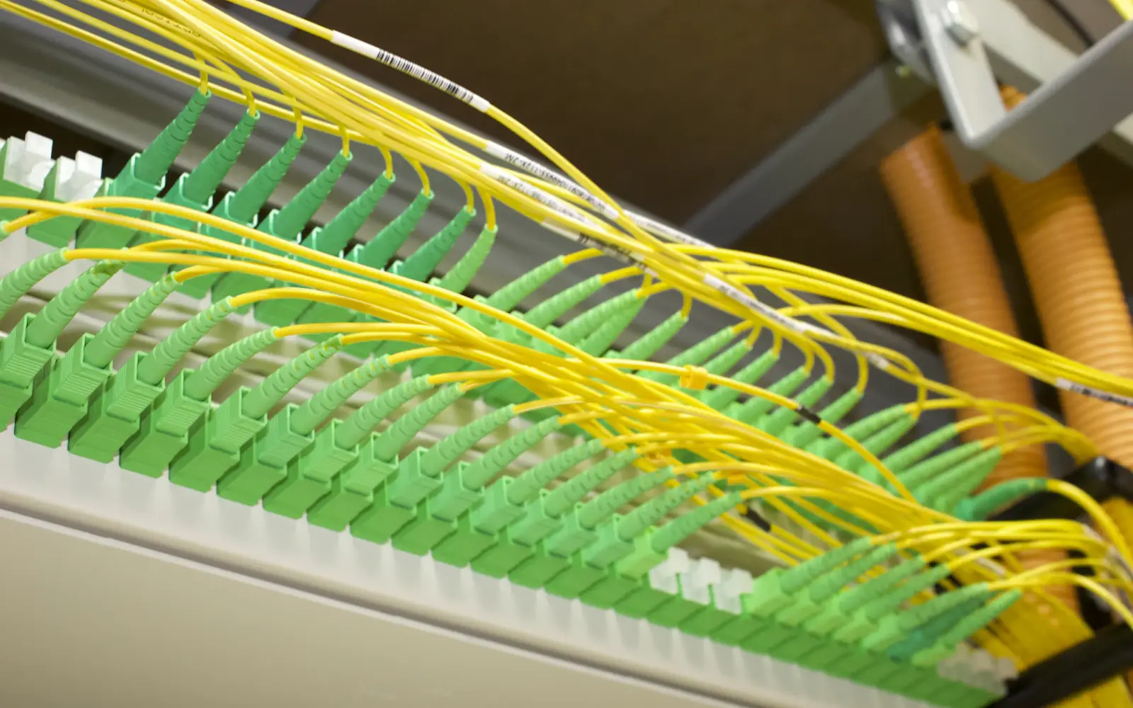 Καλώδια οπτικής ίνας και συνδέσεις FTTH